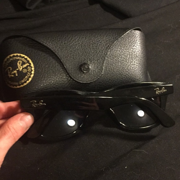 Raybans with case - Picture 2 of 3